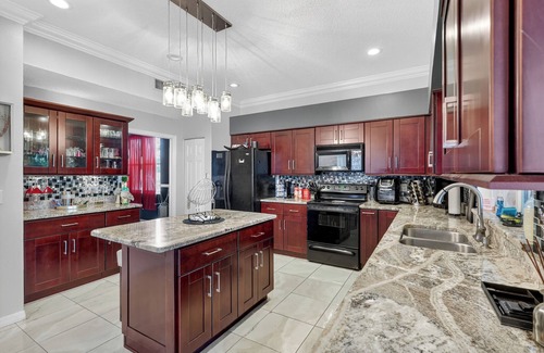 Brandon House | Tampa Luxury Estate: Pool, Theater, Fire Pit & Game Room- Sleeps 14+ in Brandon
