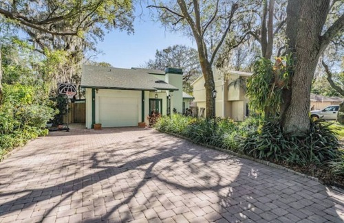 Forest Hills House | Tampa Pool & Golf Course Haven