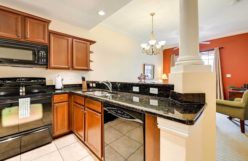 Carrollwood Condo | Tampa Resort Condo: Pool Access & Central A/C!