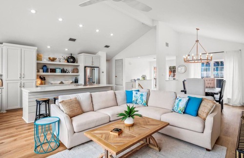 Sand Point Apartment | Tan Lines and Fine Wines