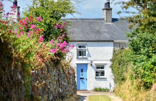 Llanengan House | Tan y Fynwent - Two Bedroom House, Sleeps 4