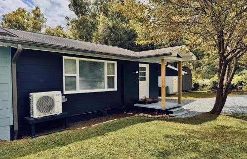 Hendersonville Cabin | Tandem Lodge - Unit 2