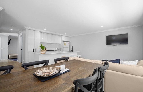 Wagga Wagga Apartment | `Tanderra` - Apt 2 Central Wagga