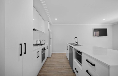 Wagga Wagga Apartment | `Tanderra` - Apt 2 Central Wagga
