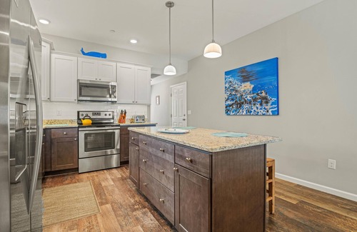 Bermuda Bay House | Tangerine Dream at Devonshire Place ,Beautiful expansive property close to the beach + great amenities