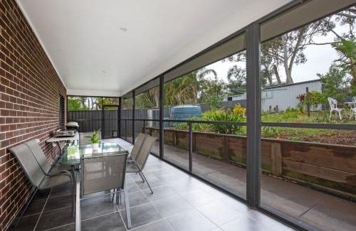 Sanctuary Point House | Tangerine - Pet Friendly - 3 Mins Walk to Beach