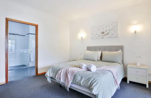 Sanctuary Point House | Tangerine - Pet Friendly - 3 Mins Walk to Beach