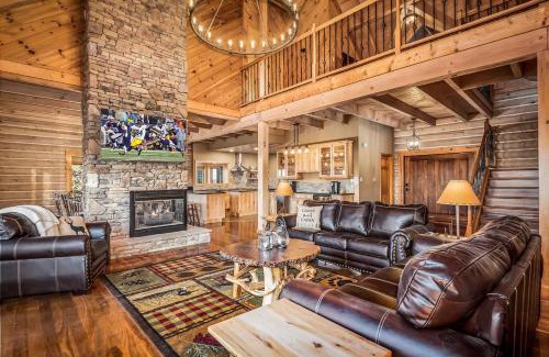 Sevierville House | Tanglewood Mountain Lodge By Stony Brook Cabins