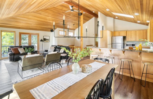 Sunriver Cabin | Tanner by AvantStay | Modern Cascades Escape