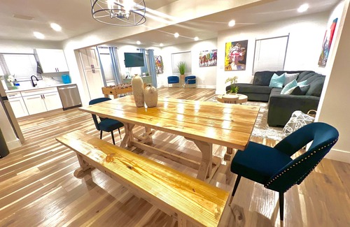 Bearss Plaza House | TaNpa Villa! Artsy home in the middle of everything!