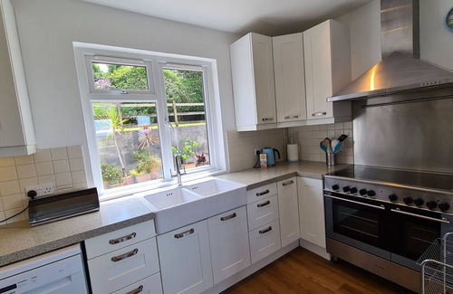 St. Just in Roseland Cottage | Tantallon - a holiday home that sleeps 9 guests in 5 bedrooms