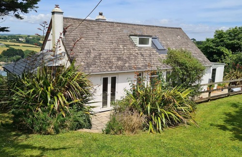 St. Just in Roseland Cottage | Tantallon - a holiday home that sleeps 9 guests in 5 bedrooms