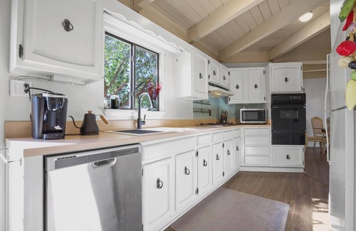 Taos House | Taos Pine Home - A/C - Hot Tub - Private Courtyard - Prime Location