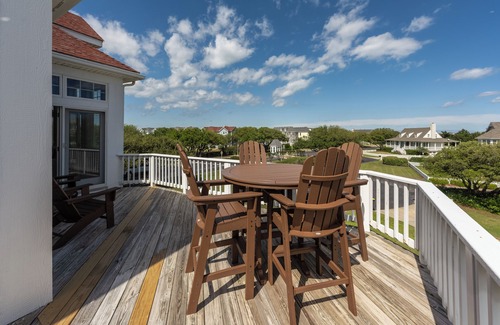 Buck Island House | Taproom's Landing: Hot Tub, Community Pool nearby, Close to Beach