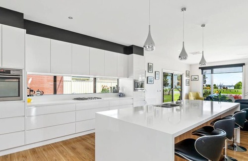 Yarrawonga House | Tara's Place Lake Views