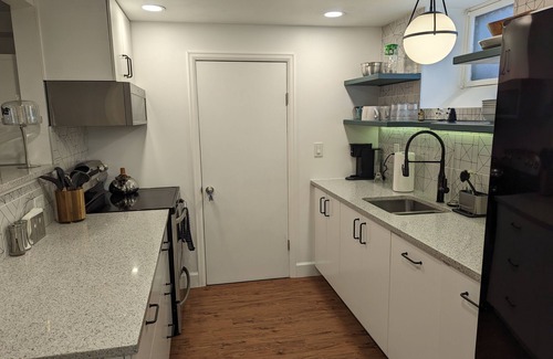 East Colfax Apartment | Tardis: Time travel in a newly renovated 60's inspired pad min. from downtown!