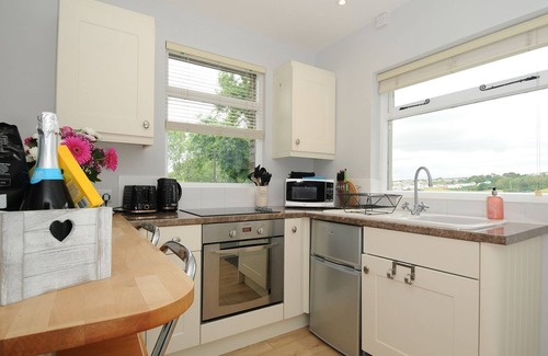 Littleham Cottage | TARKA VIEW, pet friendly, with hot tub in Bideford