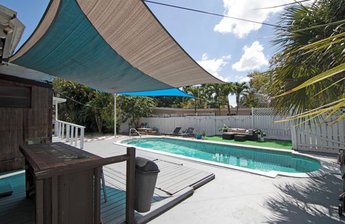 Tarpon River House | Tarpon River Getaway – Modern 2 BDR on Water