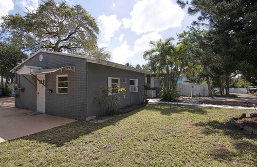 Tarpon River House | Tarpon River Retreat | Minutes to Downtown