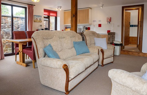 Torrington Cottage | TARQUOL COTTAGE, pet friendly, with pool in Torrington