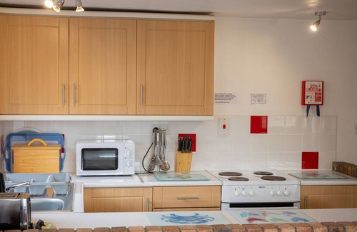 Torrington Cottage | TARQUOL COTTAGE, pet friendly, with pool in Torrington