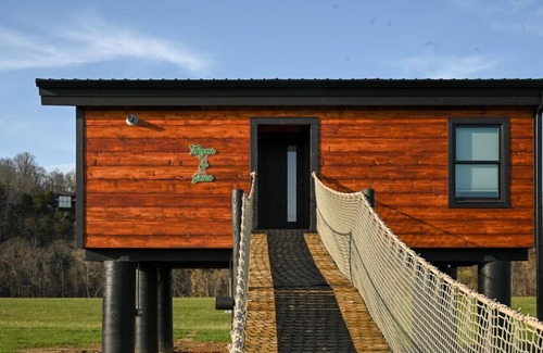 Sevierville Cabin | Tarzan And Jane Treehouse. Hot tub. Riverfront