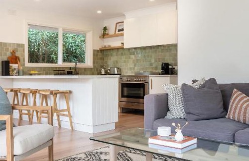 Somers House | Tasman Serenity in Somers Walk to the beach