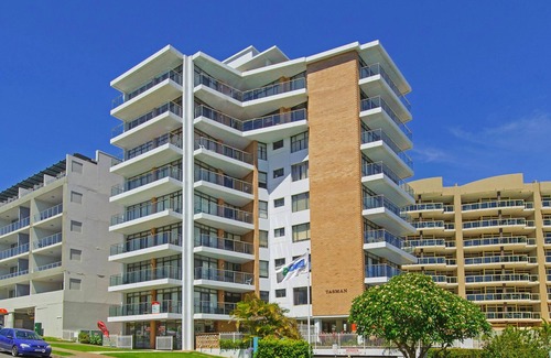 Port Macquarie Apartment | Tasman Towers 12 - Walk To Town & Beach With A Pool