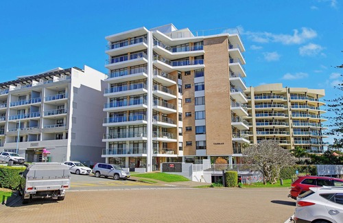 Port Macquarie Apartment | Tasman Towers 16 - Two bedroom unit located in the heart of Port Macquarie