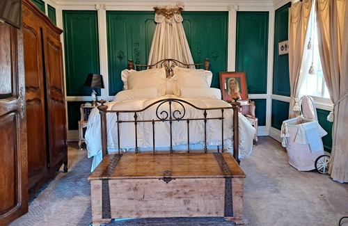 Redmont Park Villa | Taste of Europe w/hot tub,steam shower
