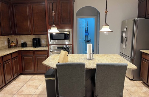 Iowa Colony House | Taste of Texas Luxury A Lakeside Beauty