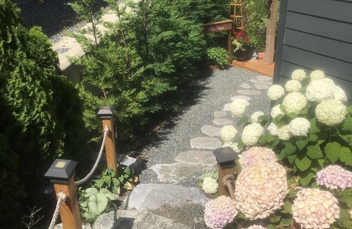 North Cowichan House | Taste The View: A dream view of the mountains and lake
