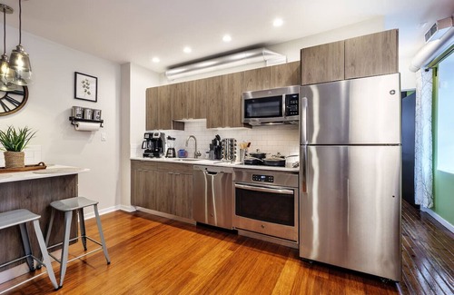 Old City Apartment | Tasteful 1 Bedroom Apt in Historic Old City