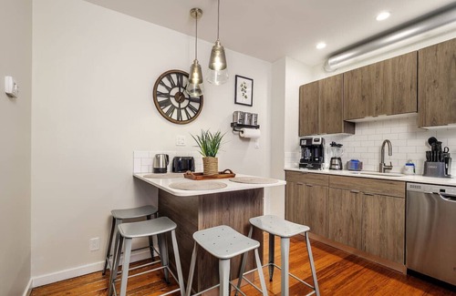 Old City Apartment | Tasteful 1 Bedroom Apt in Historic Old City
