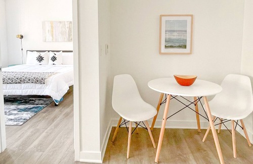 Financial District Apartment | ★Tasteful 1BD/1BA + Gym & View - Downtown KC★