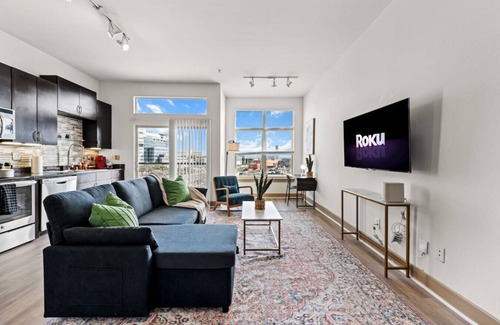 Deep Ellum Apartment | Tasteful Apt in Central Dallas with Parking and Pool