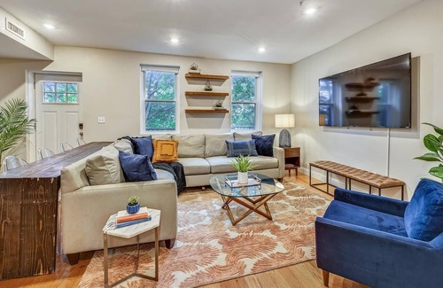 Highland Park House | Tasteful & Timeless Refuge | Near T
