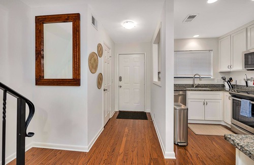 Saint Simons Island House | Tastefully decorated 2 BR/2.5 BA townhome close to everything! Monthly rental