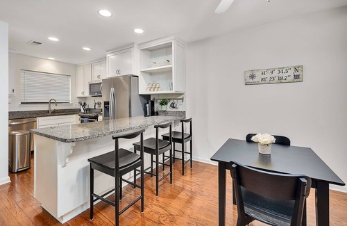 Saint Simons Island House | Tastefully decorated 2 BR/2.5 BA townhome close to everything! Monthly rental