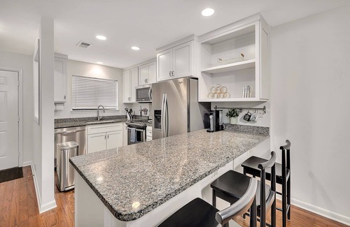 Saint Simons Island House | Tastefully decorated 2 BR/2.5 BA townhome close to everything! Monthly rental