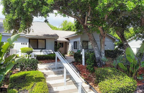 New Smyrna Beach Apartment | Tastefully Decorated Sea Woods Villa - Near beach access, shopping & Dining! S4410