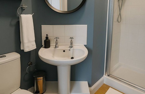 Bath Apartment | Tastefully decorated, central apartment with parking