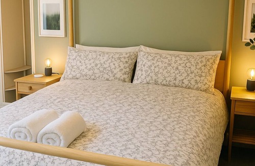 Bath Apartment | Tastefully decorated, central apartment with parking