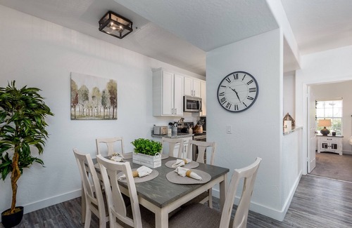 North Scottsdale Condo | Tastefully Decorated, Perfect Scottsdale Location condo w/Pool, Spa, Gym!