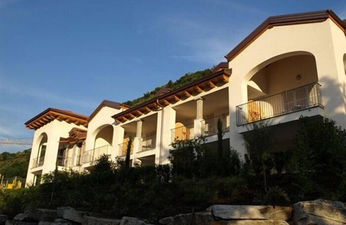 Cannobio Apartment | Tastefully furnished apartment in a small residence in a sunny location