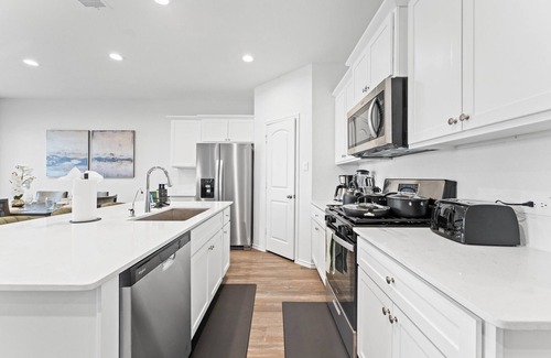 Katy House | Tastefully furnished apartment in Katy!