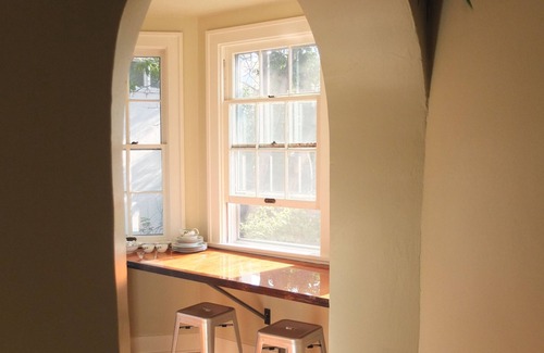 Hamilton Apartment | Tastefully Furnished Downtown Apartment In The Historic Wesley Building.