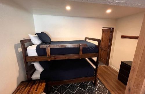 Mammoth Lakes House | Tastefully Remodeled Condo at Mammoth Ski & Racquet Club, Hot Tub, Garage, 10 Min Walk to Ski Lifts