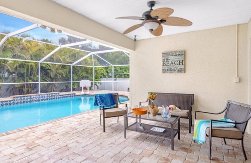 Jacarandas House | Tastefully remodeled electric-heated salt water pool home w/spa - Villa Charlotte
