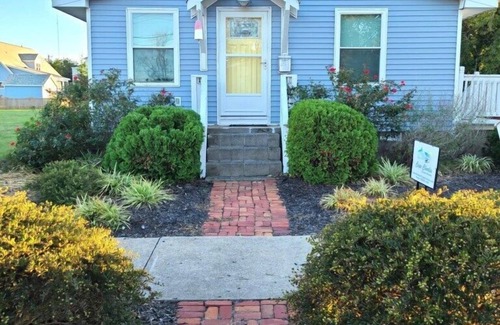 Cape Charles Cottage | Tastefully Renovated Cottage 2.5 Blocks to the Beach